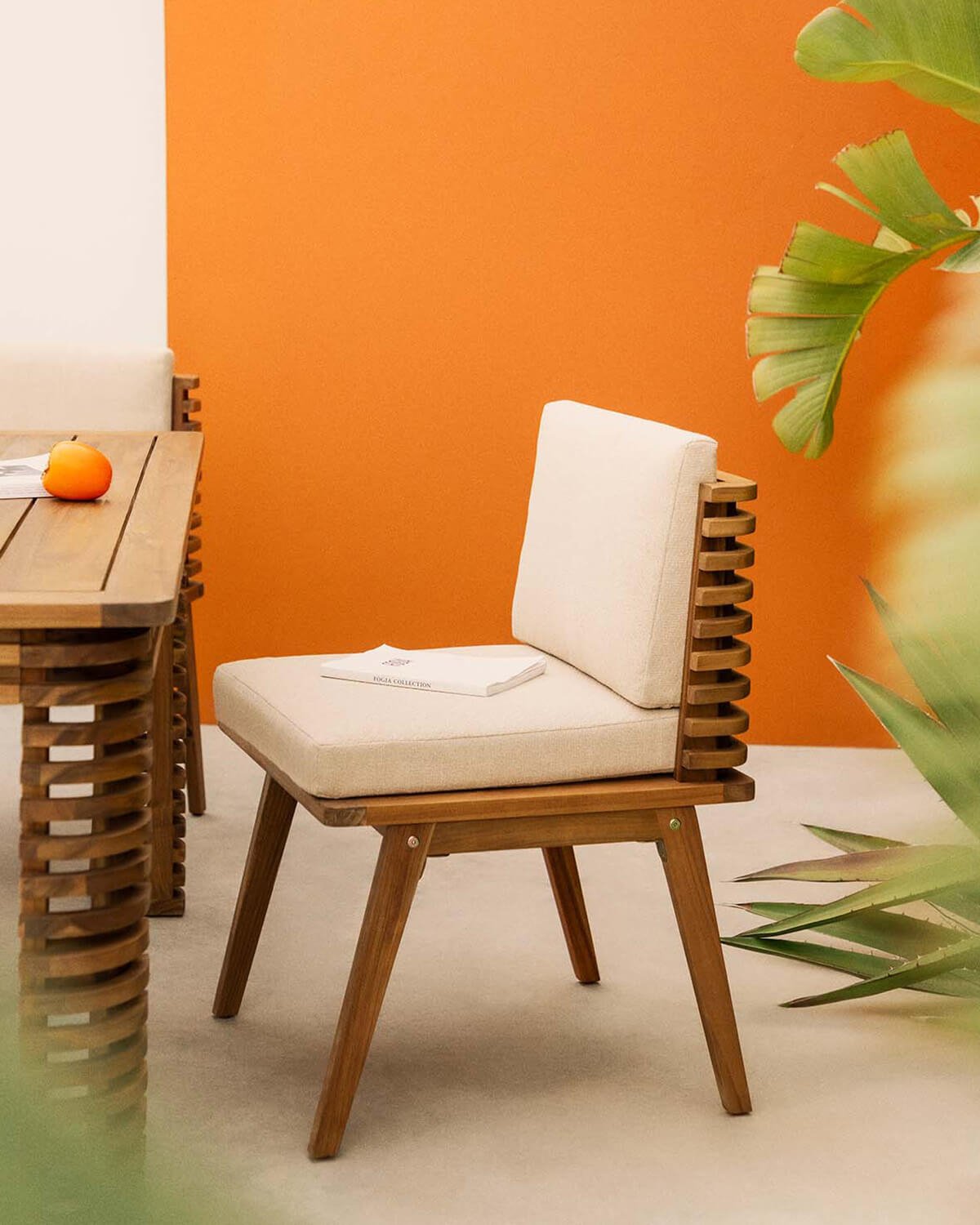 Set aus quadratischem Tisch (160x160 cm) und 8 Stühlen aus Akazienholz und Outdoor-Stoff Hazan, Galeriebild 3