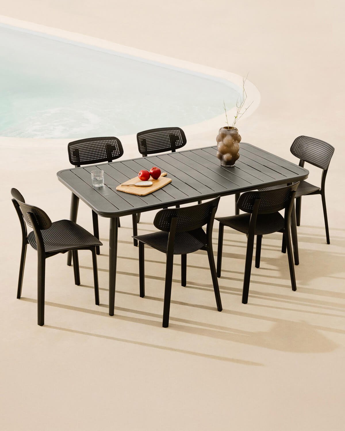 Rechteckiges Tischset Cancun aus Aluminium (160 x 90 cm) und 6 Dasi-Outdoor-Stühle aus Polypropylen, Galeriebild 2