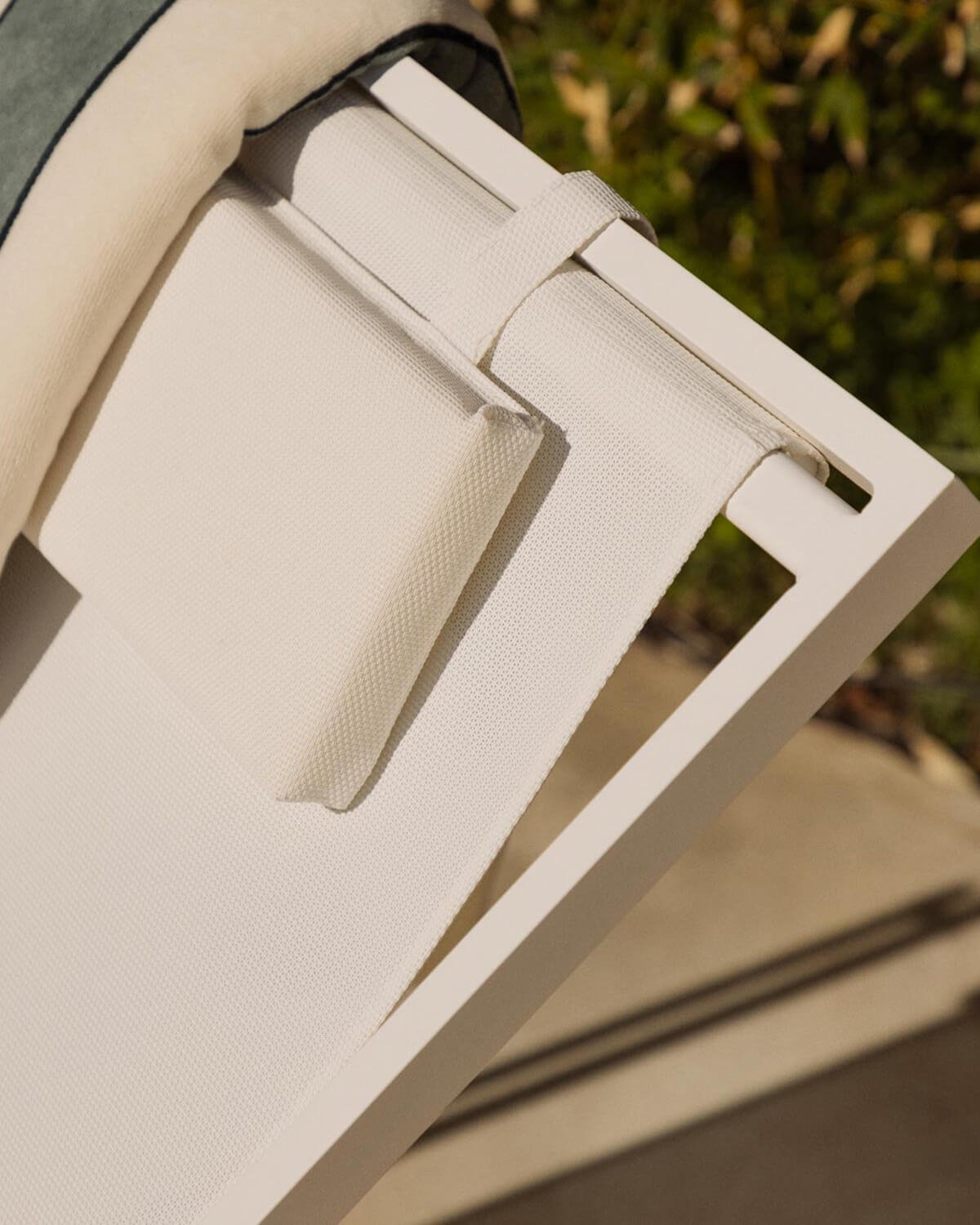 Liegende Aluminium-Hängematte mit Cancun-Kissen, Galeriebild 3