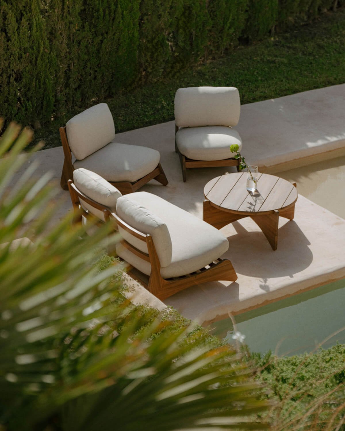 Gartenset mit 2-Sitzer-Sofa, 2 Sesseln und Couchtisch aus Akazienholz und Lorent-Stoff, Galeriebild 2