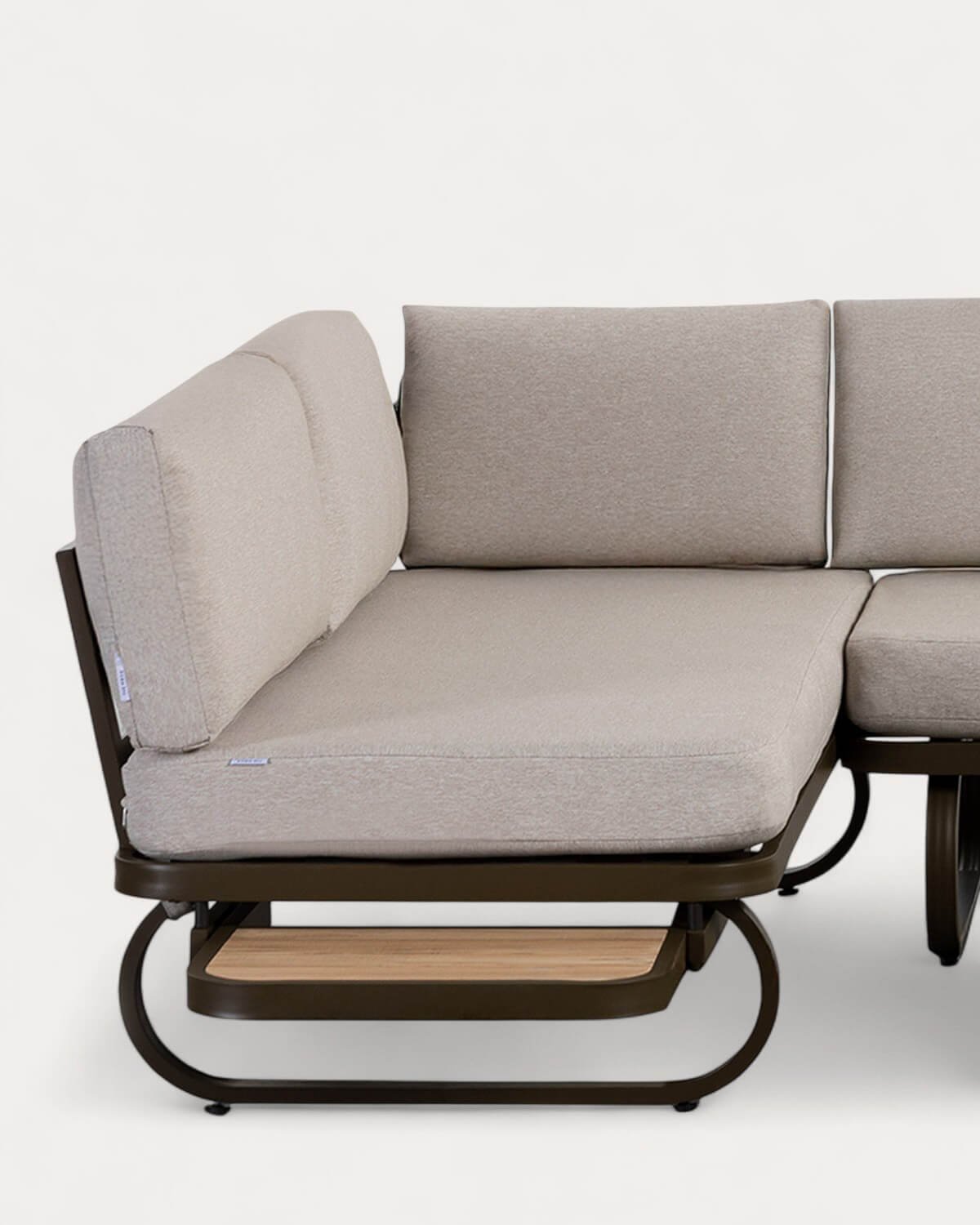 Emilia Gartenset mit 2 Zweisitzer-Sofas und Couchtisch aus Teakholz und Metall, Galeriebild 4