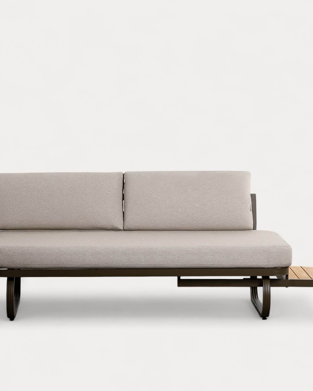 Emilia Gartenset mit 2 Zweisitzer-Sofas und Couchtisch aus Teakholz und Metall, Galeriebild 5