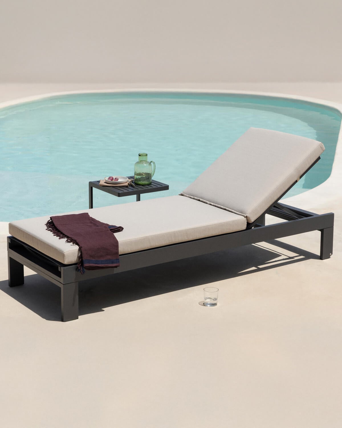 New Kreta Aluminium Liege mit Stoffkissen, Galeriebild 2