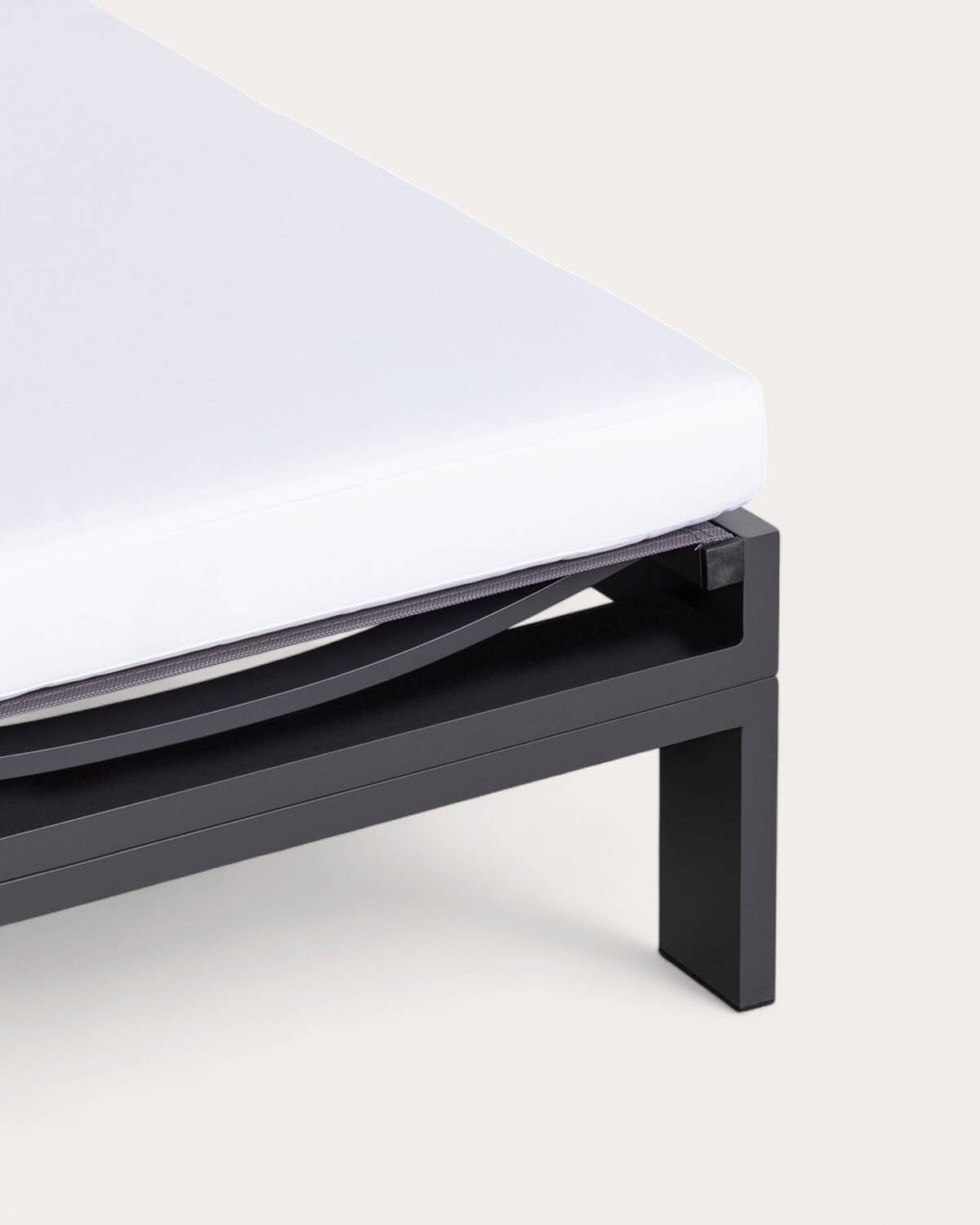 New Kreta Aluminium Liege mit Stoffkissen, Galeriebild 7