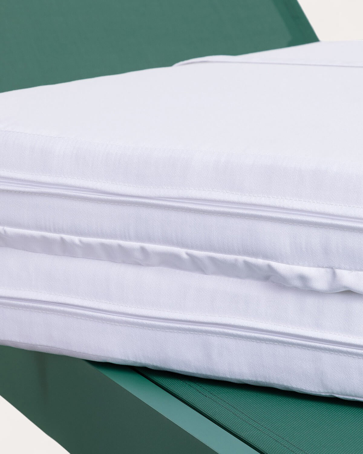 New Kreta Aluminium Liege mit Stoffkissen, Galeriebild 3