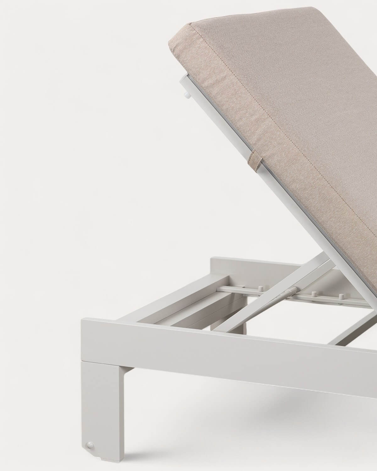 New Kreta Aluminium Liege mit Stoffkissen, Galeriebild 2