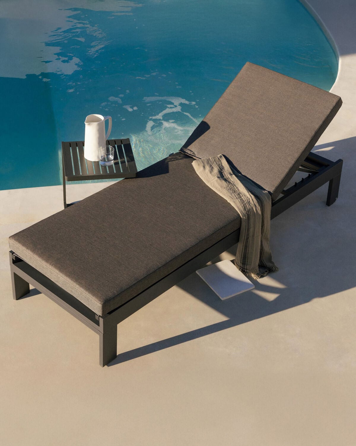 New Kreta Aluminium Liege mit Stoffkissen, Galeriebild 2