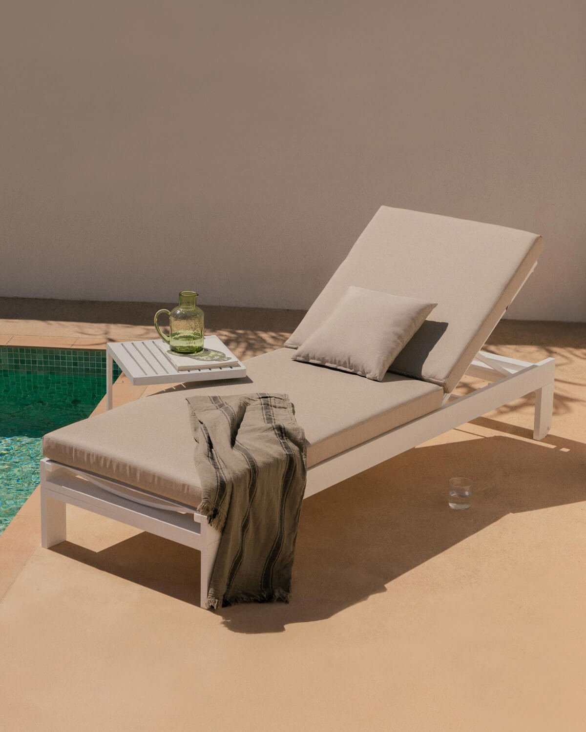 Sonnenliege mit abnehmbarem Kissen und quadratischem Kissen New Kreta, Galeriebild 2