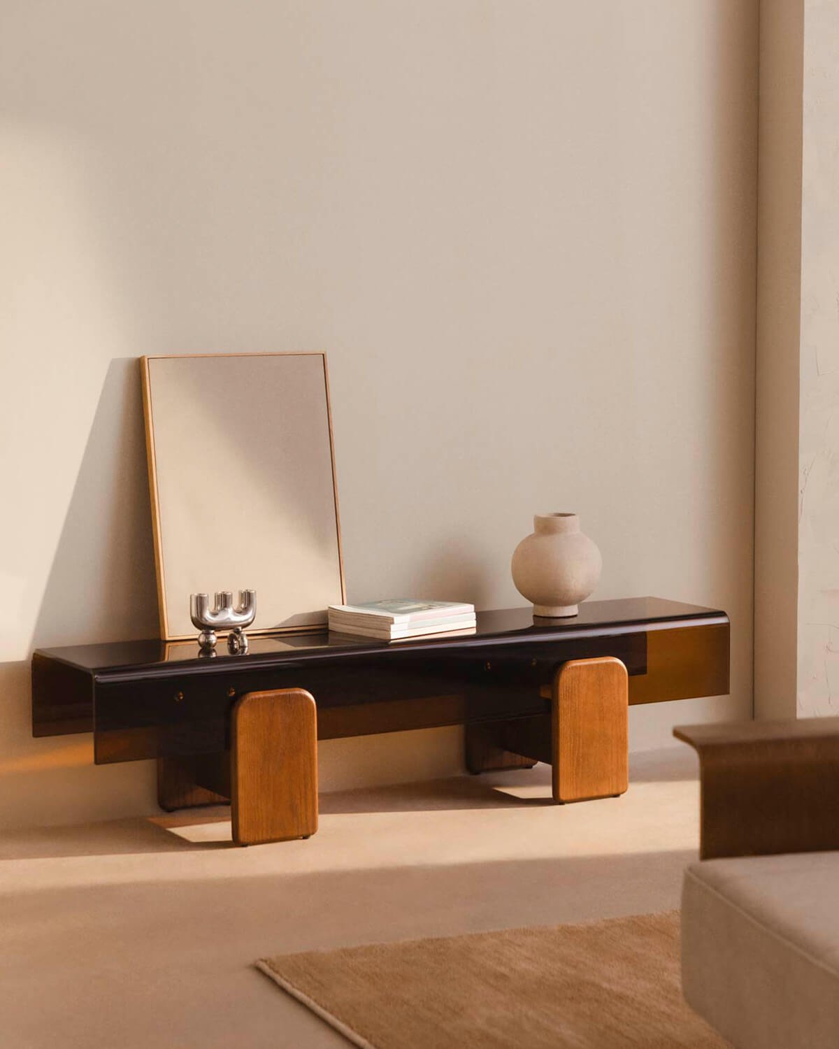 TV-Schrank aus Gebogenem Glas und Holz Clery, Galeriebild 2