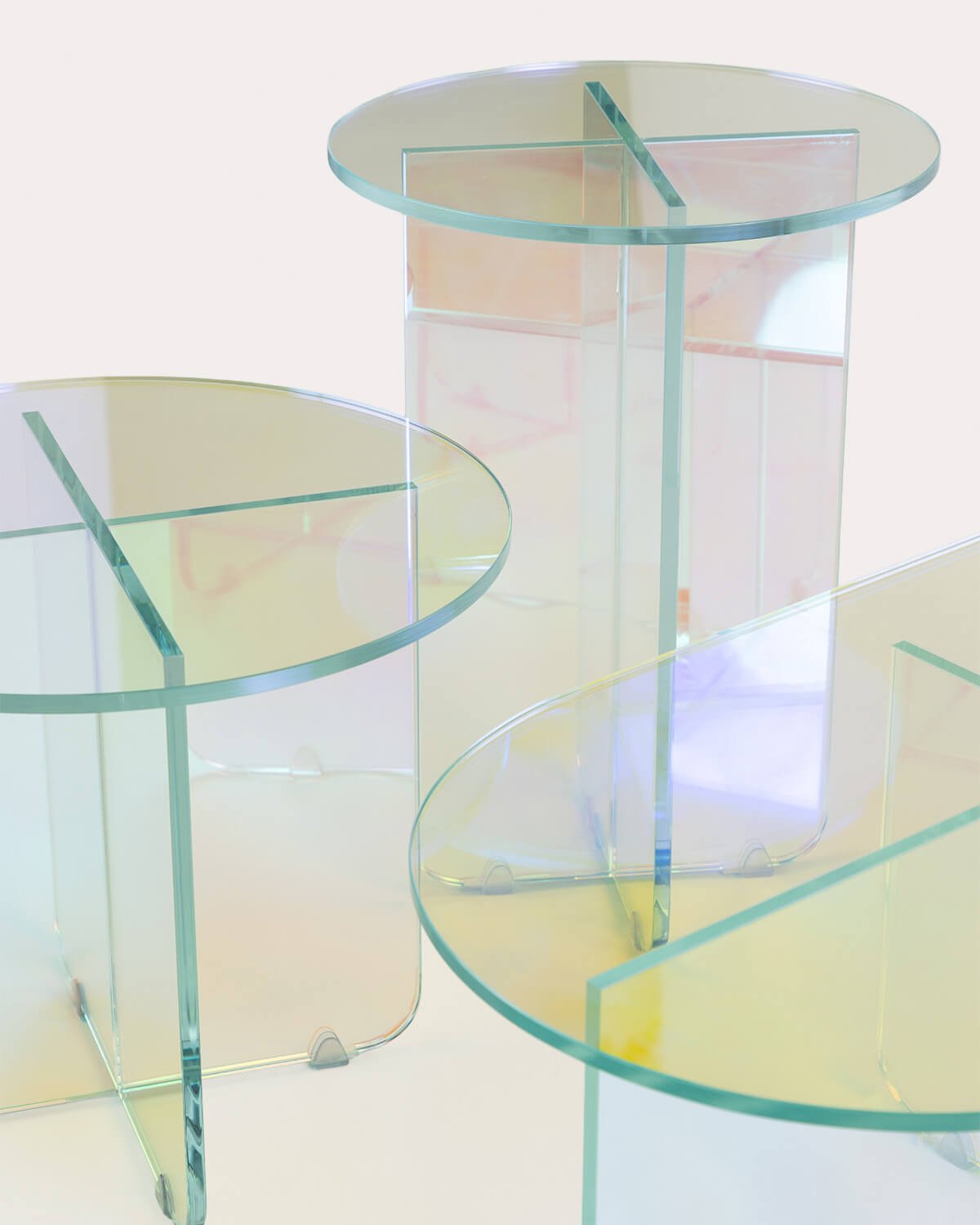  Beistelltisch-Set und Couchtisch-Set aus Schillerndem Gehärtetem Glas Iris, Galeriebild 3