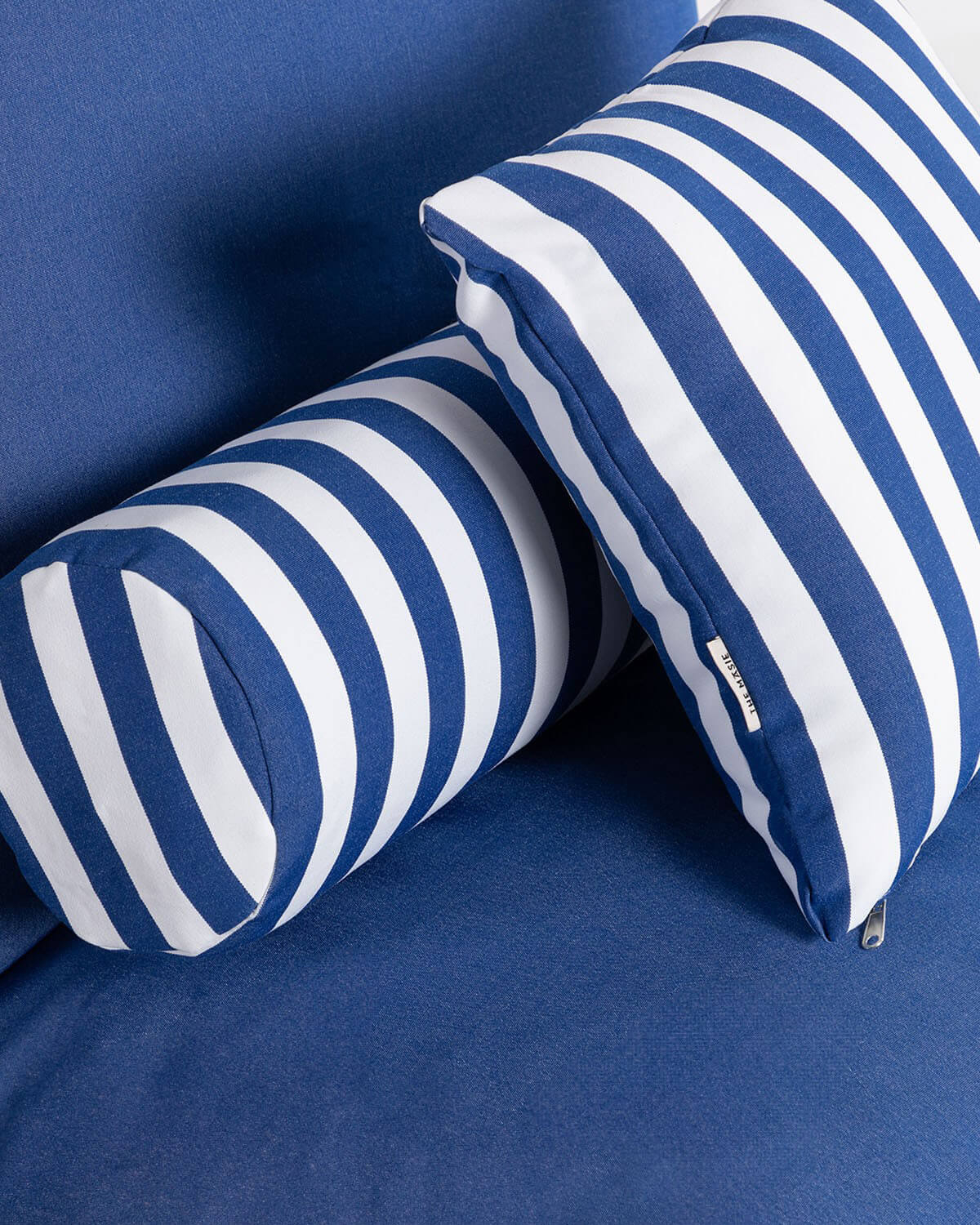 3-Sitzer-Sofa aus Metall und Sitz aus Carpa-Stoff, Galeriebild 4