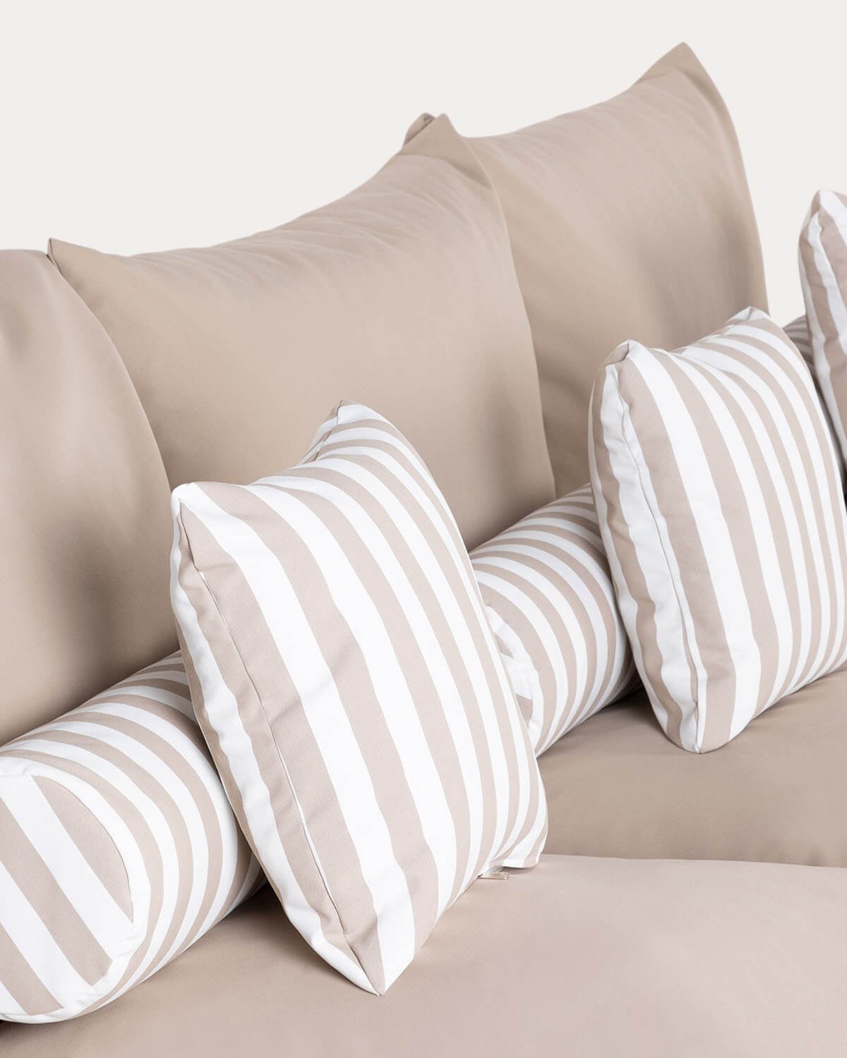 3-Sitzer-Sofa aus Metall und Sitz aus Carpa-Stoff, Galeriebild 4