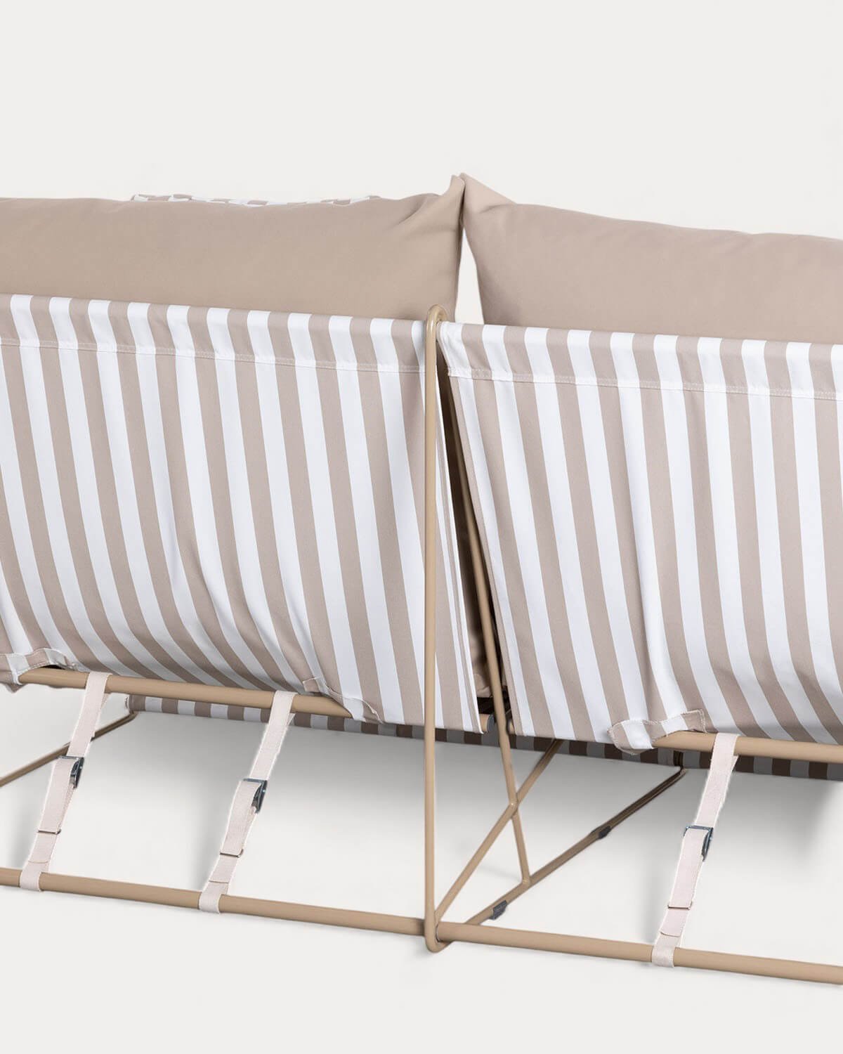 3-Sitzer-Sofa aus Metall und Sitz aus Carpa-Stoff, Galeriebild 5