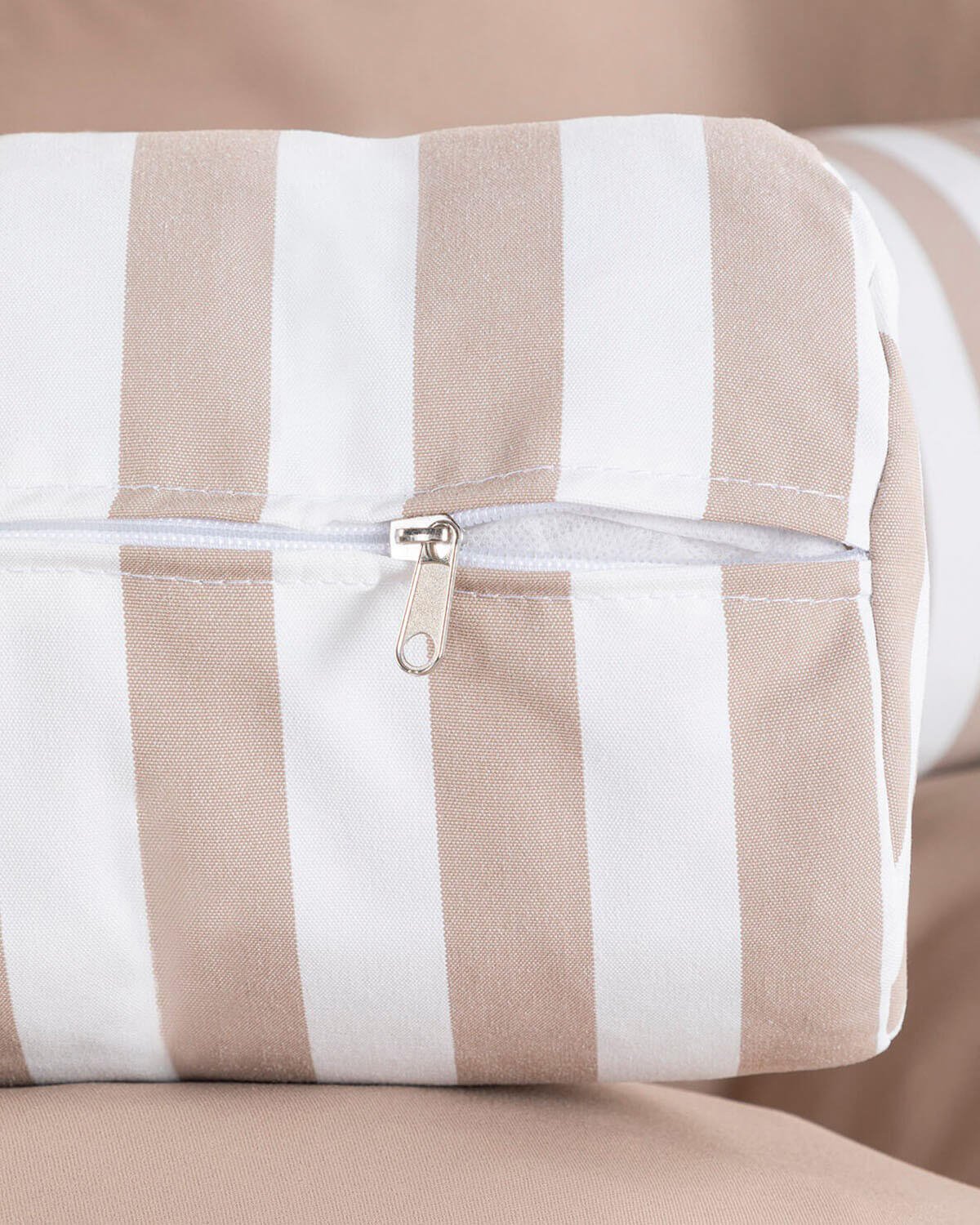 2-Sitzer-Sofa aus Metall und Sitz aus Carpa-Stoff, Galeriebild 5