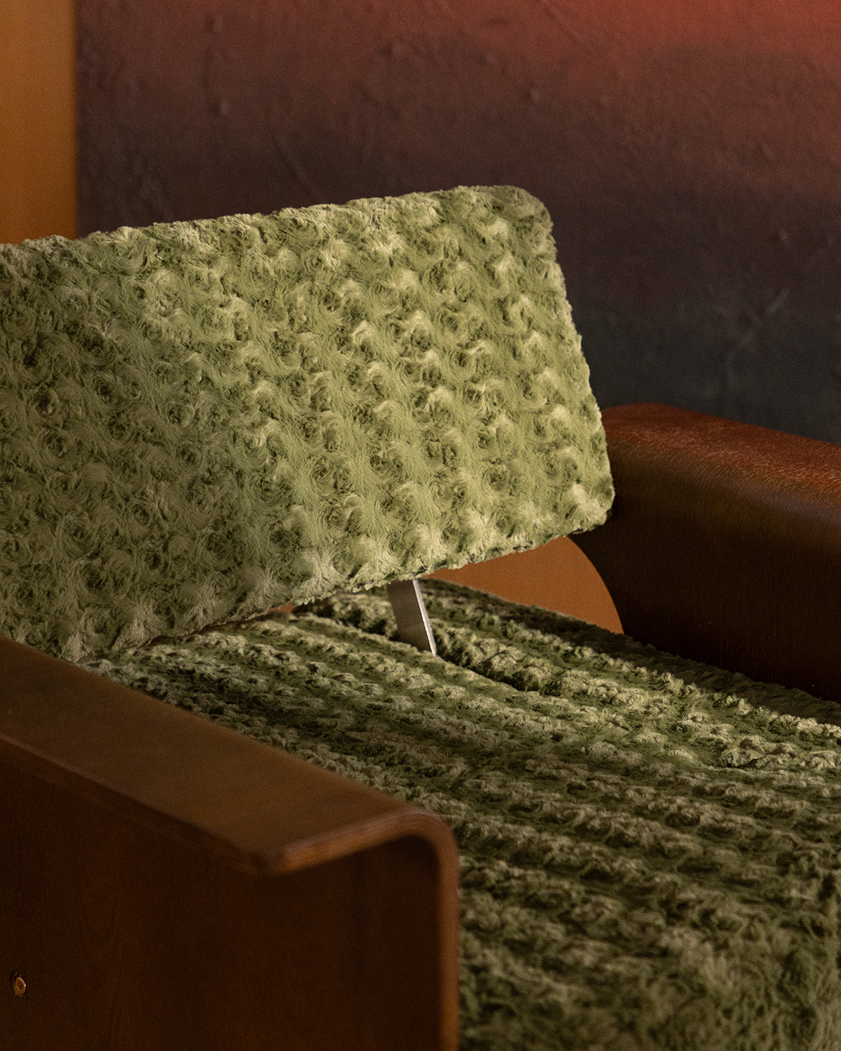 Pack 2 Liegestühle mit Holz- und Stoffarmlehnen 70s Jahre Furry, Galeriebild 7