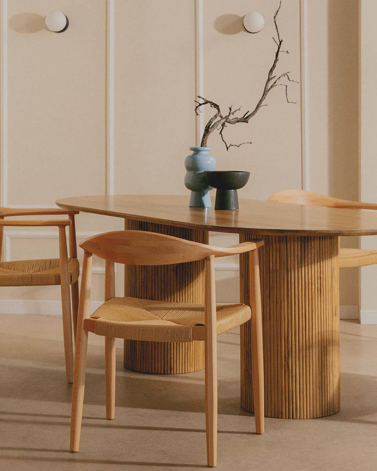 Ovaler Esstisch Vienna mit Holzgriff und 4 Stühlen aus Holz und Seilen Vilno, Galeriebild 2