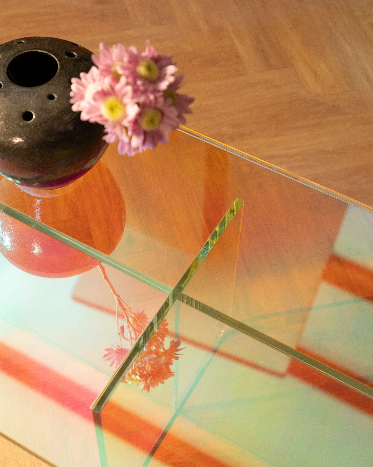  Beistelltisch-Set und Couchtisch-Set aus Schillerndem Gehärtetem Glas Iris, Galeriebild 3