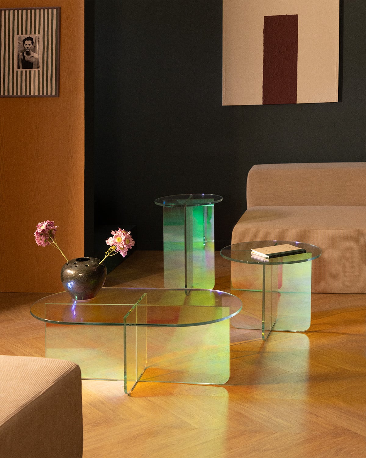  Beistelltisch-Set und Couchtisch-Set aus Schillerndem Gehärtetem Glas Iris, Galeriebild 2