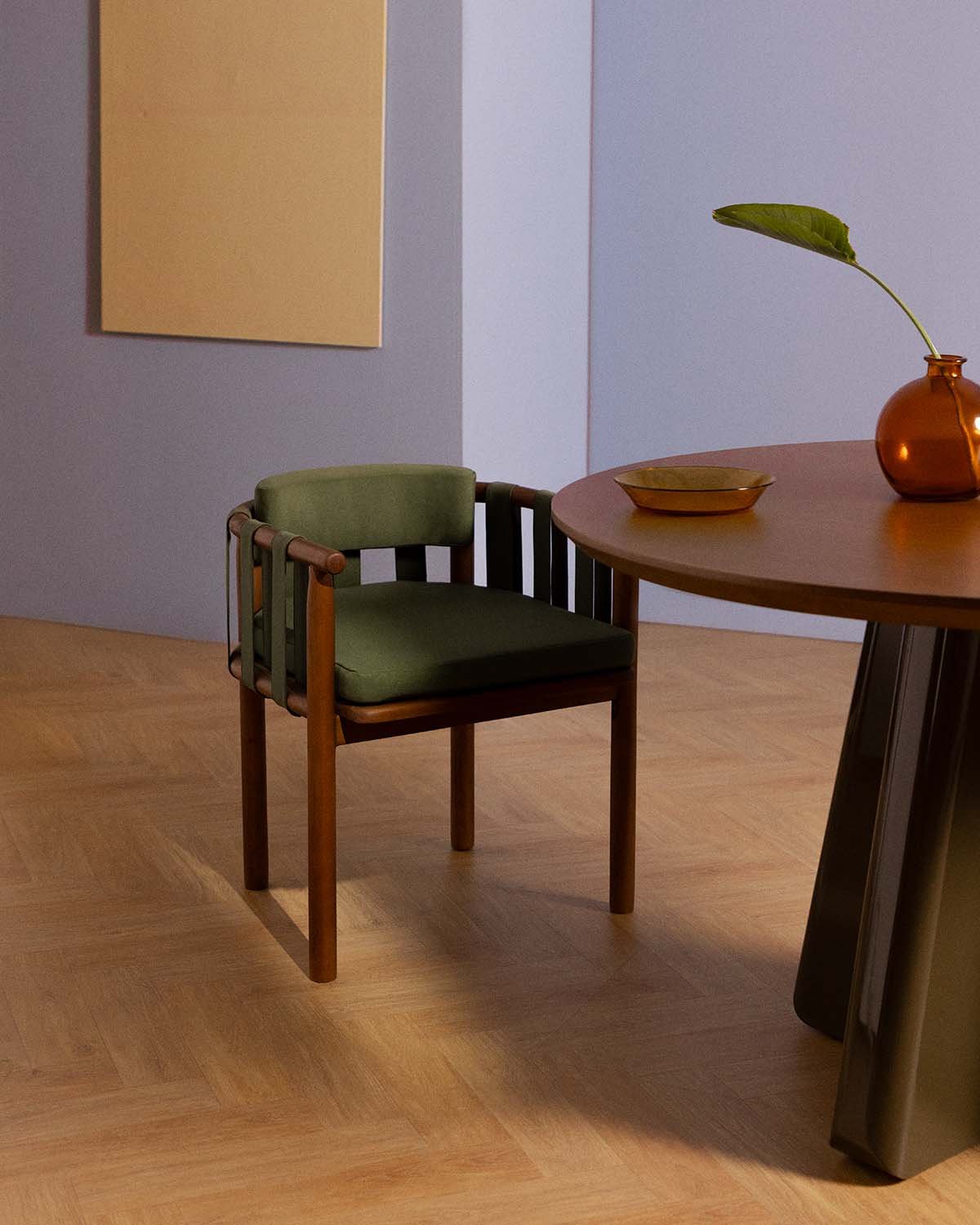 2er-Pack Esszimmerstühle mit Armlehnen aus Eukalyptusholz und Edvard-Stoff, Galeriebild 2