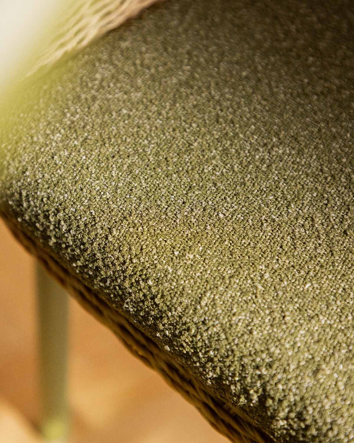 Rechteckiges Esszimmer-Set (240x110 cm) und 8 Stühle aus Akazienholz und Metall Caitlyn, Galeriebild 6