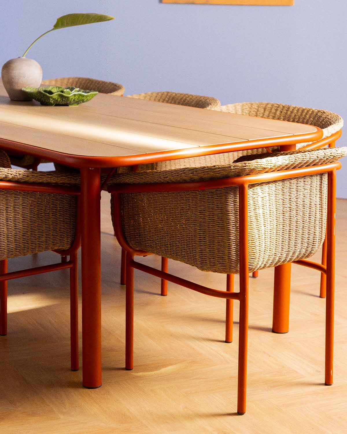 Rechteckiges Esszimmer-Set (240x110 cm) und 8 Stühle aus Akazienholz und Metall Caitlyn, Galeriebild 3