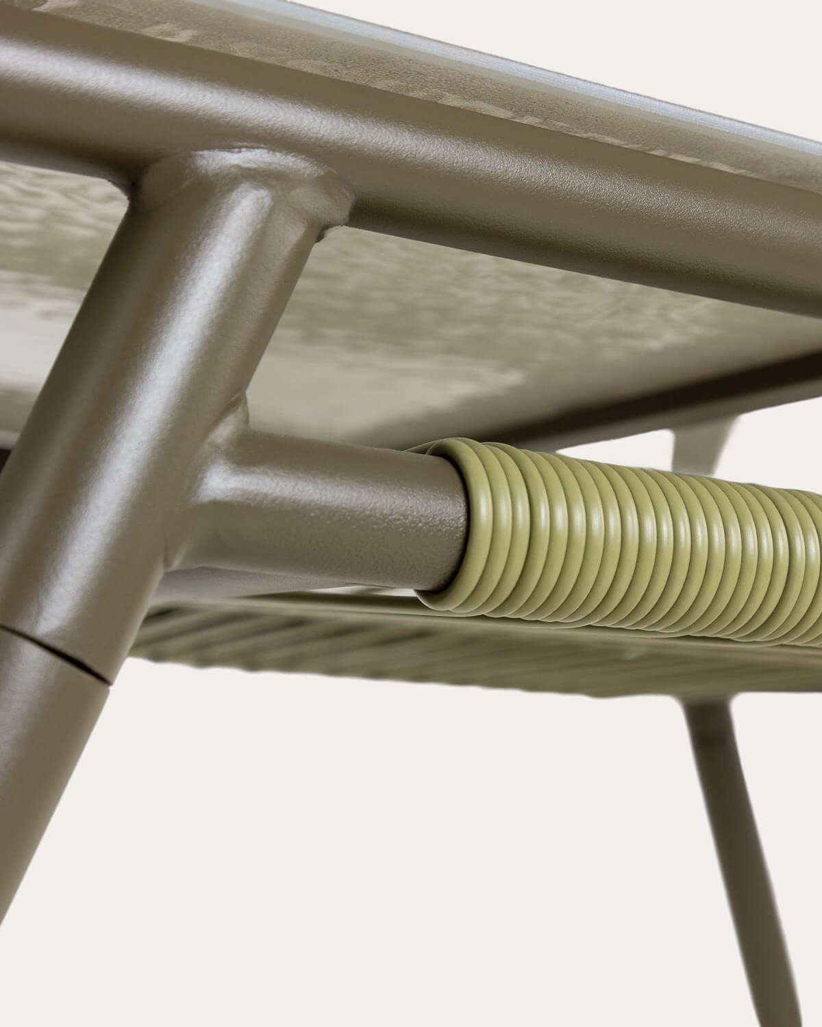 Ovaler Tisch (105x55 cm) und 2 Satzstühle aus Metall und synthetischem Rattan für den Außenbereich Paolo, Galeriebild 7