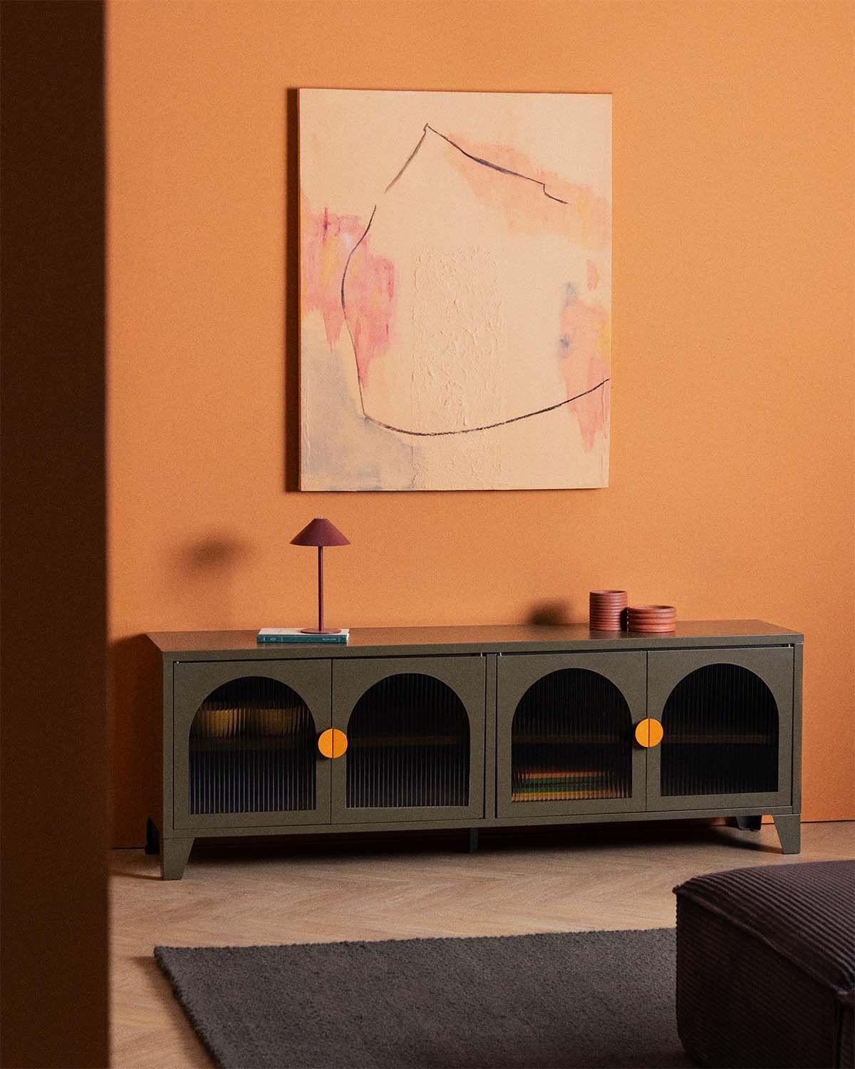 Andrius 4-türiges TV-Möbel aus laminiertem Stahl und Glas, Galeriebild 2