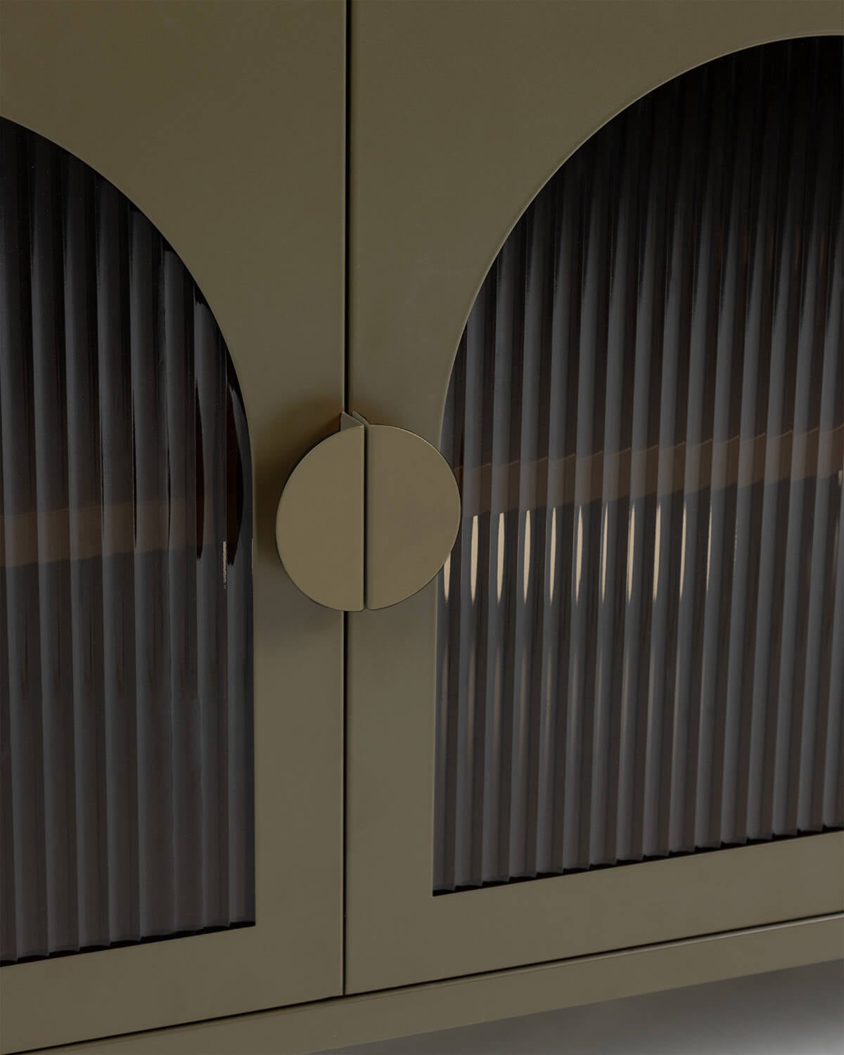 Andrius 4-türiges TV-Möbel aus laminiertem Stahl und Glas, Galeriebild 7