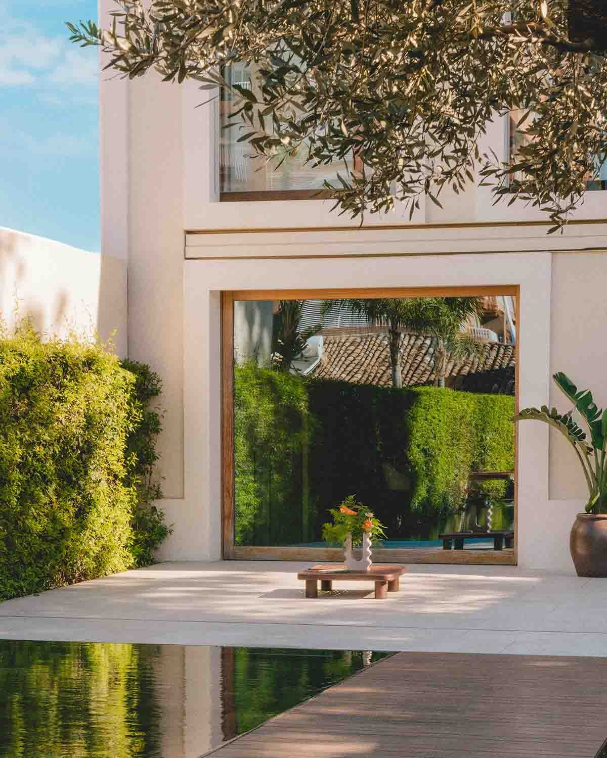 Quadratischer Couchtisch aus Aluminium (80x80 cm) Lantana, Galeriebild 2