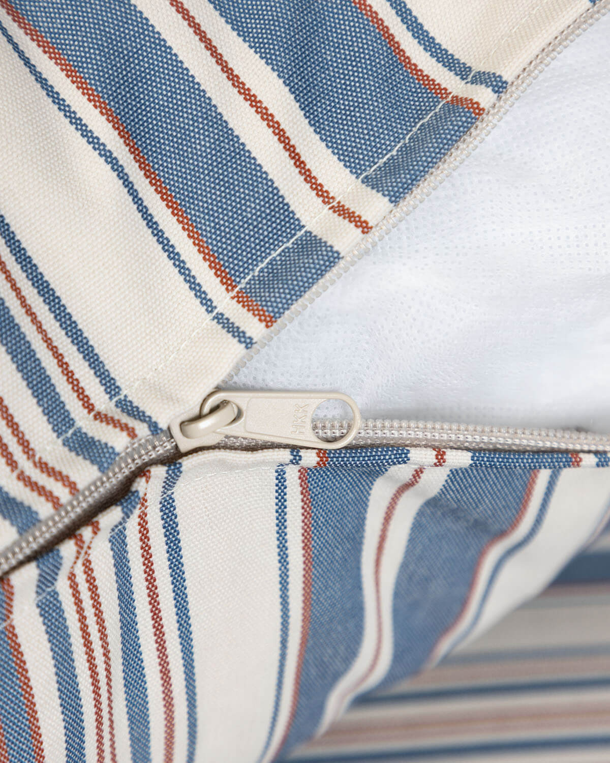 Gartenmöbelset mit 2-Sitzer-Sofa, 2 Sesseln und Couchtisch aus Metall und Stoff Ahrus, Galeriebild 6