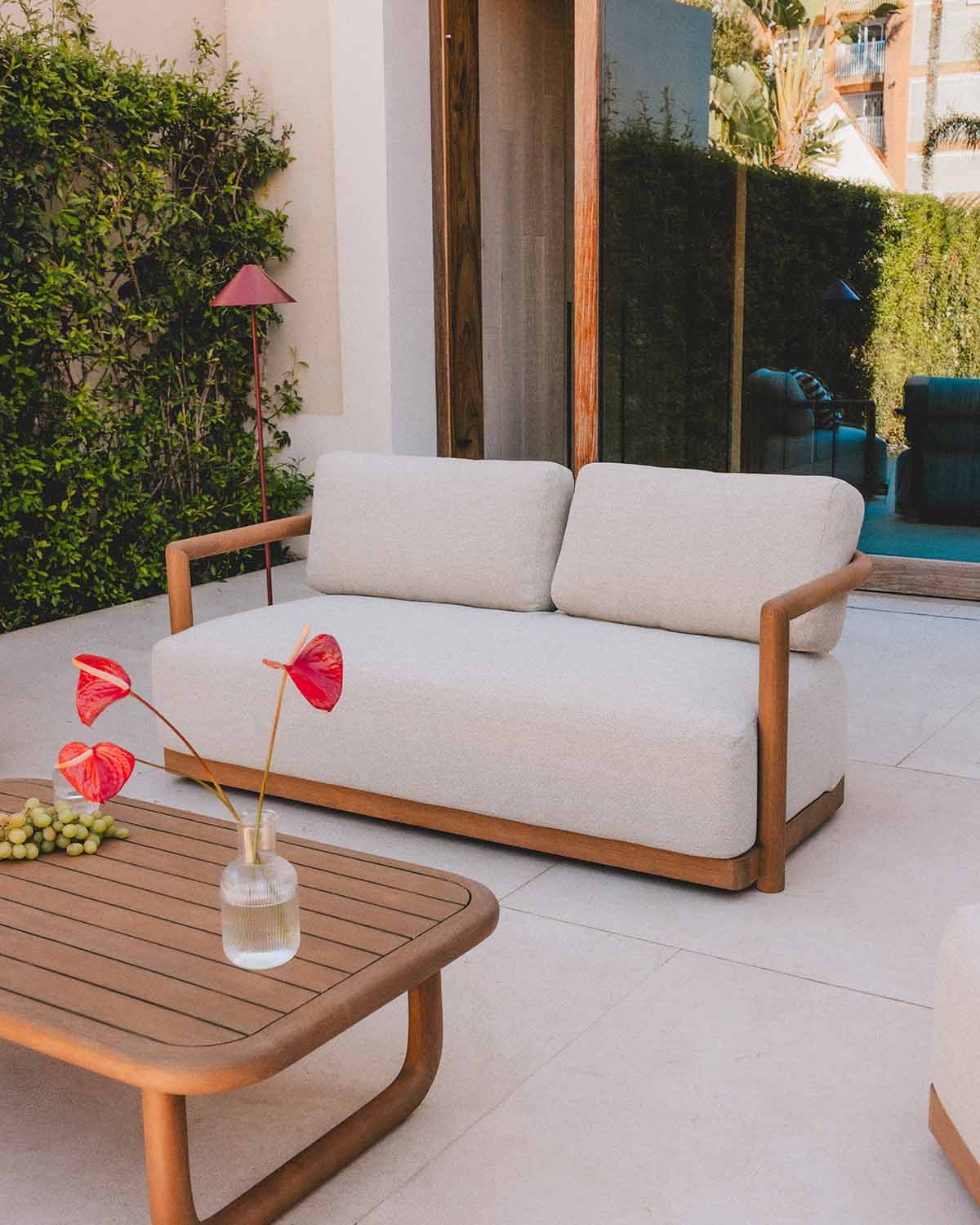 2-Sitzer-Gartensofa aus Eukalyptusholz und Stoff Elnes, Galeriebild 2