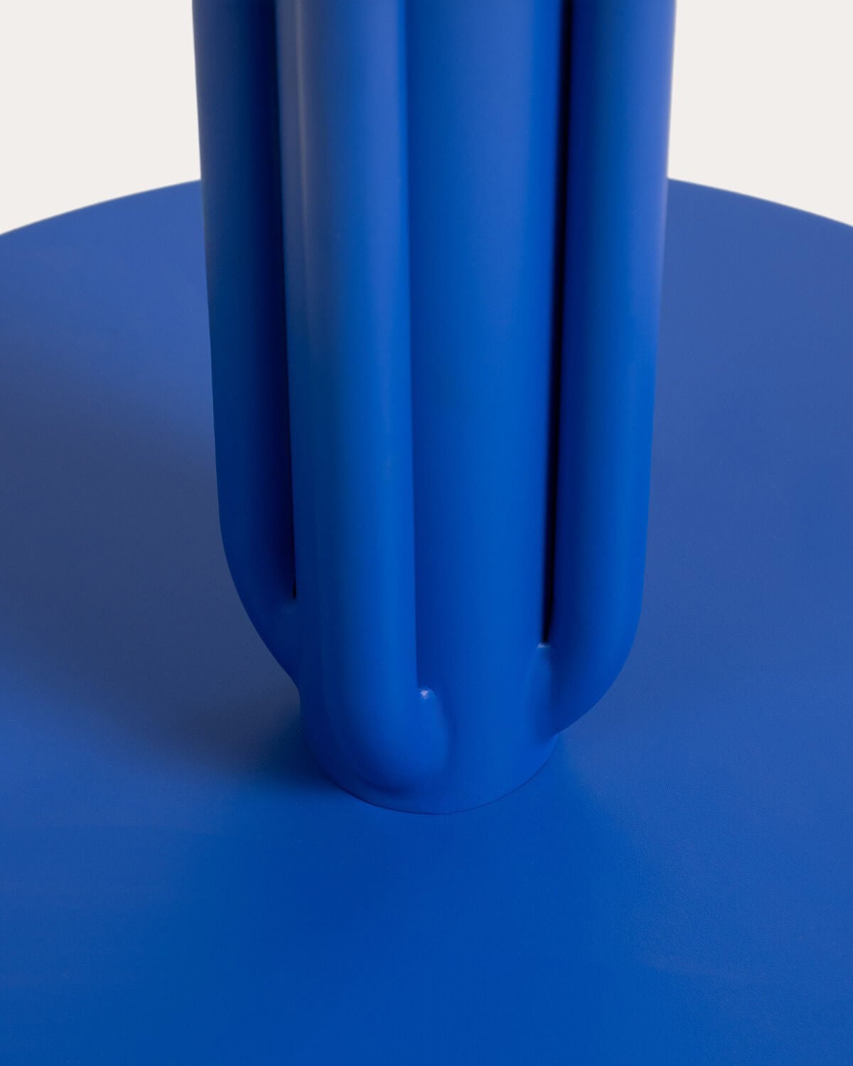 Runder Esstisch aus Metall und gehärtetem Glas (Ø120 cm) Llibet, Galeriebild 6