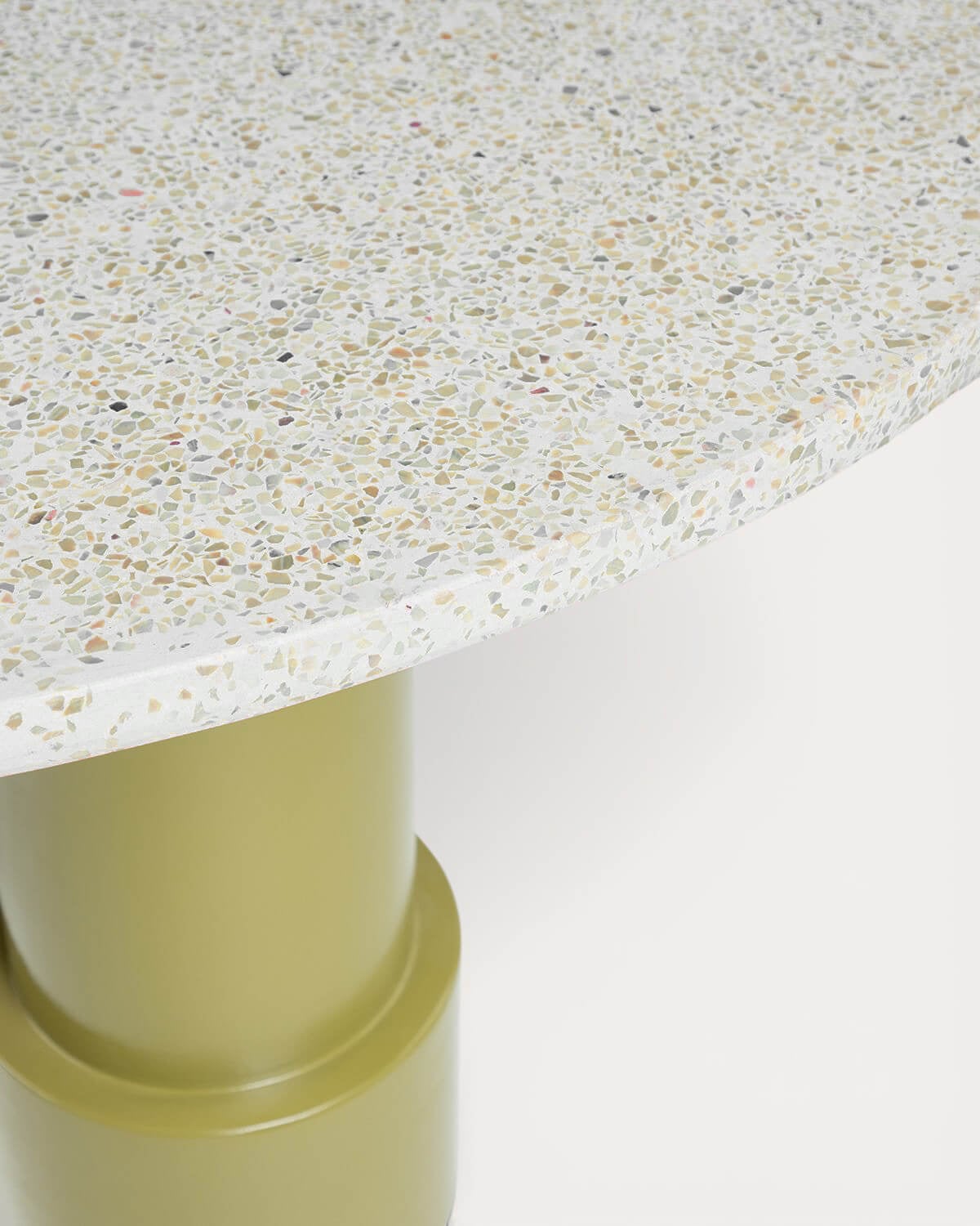 Runder Esstisch Ø140 cm aus Terrazzo und Mangoholz Atenas, Galeriebild 8