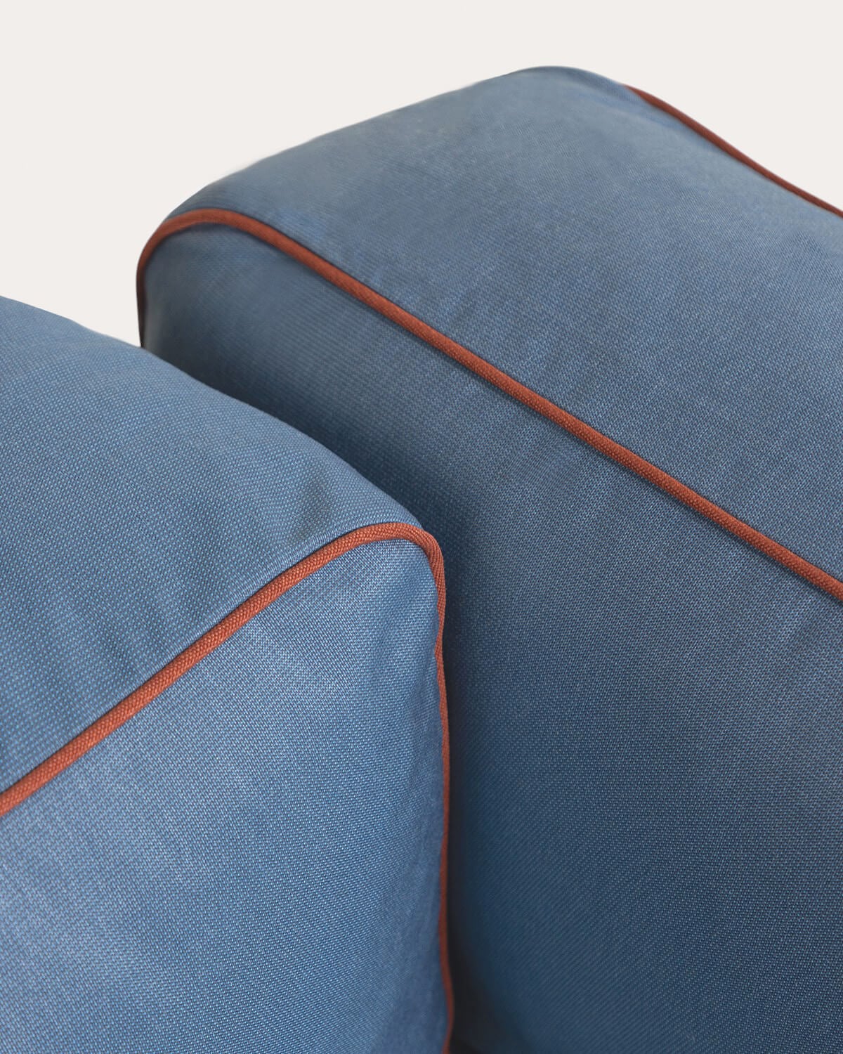 Gartenmöbel-Set mit Eckelement, Mittelelement, Pouf-Element, Sessel und Couchtisch aus Metall und Stoff Kristen, Galeriebild 9