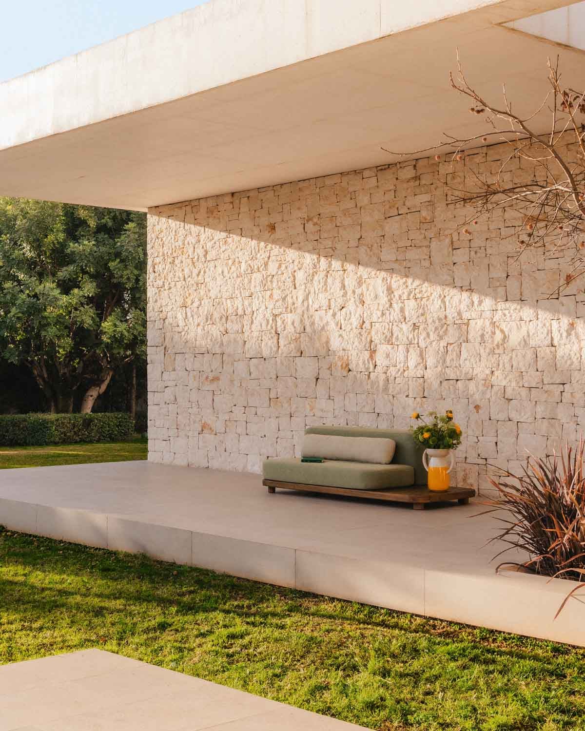 Modulares Sofa-Modul für 2-Sitzer-Gartensofa mit Beistelltisch aus Akazienholz und Stoff Redik, Galeriebild 2