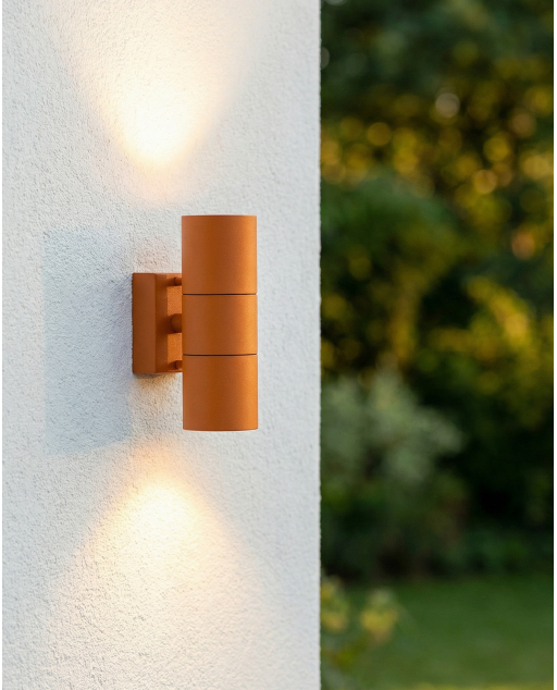 Metall-Außenwandleuchte mit 2 Lichtpunkten Mahora