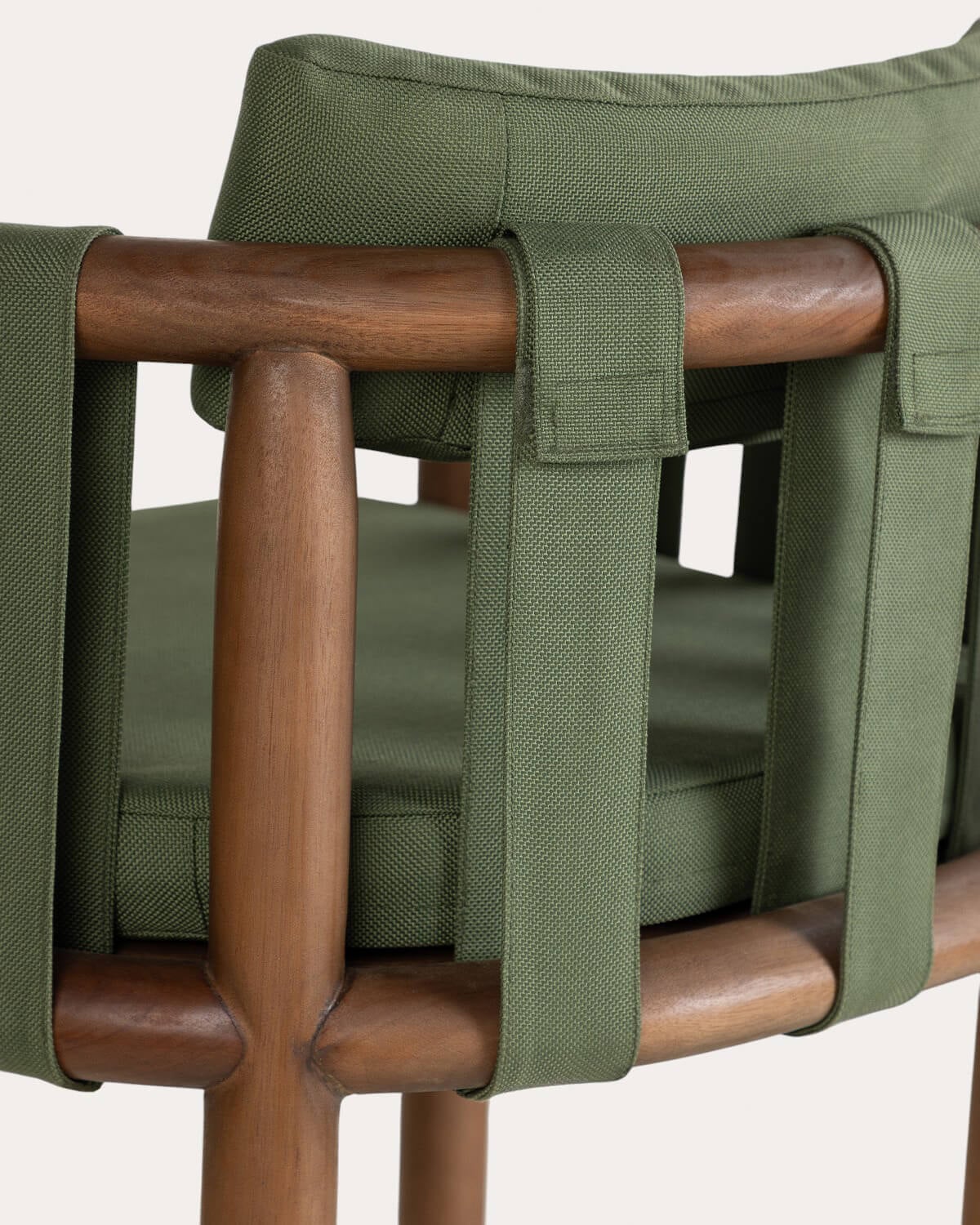 Stehtisch-Set (70x70 cm) und 4 Barhocker aus Eukalyptusholz und Outdoor-Gewebe Edvard, Galeriebild 4