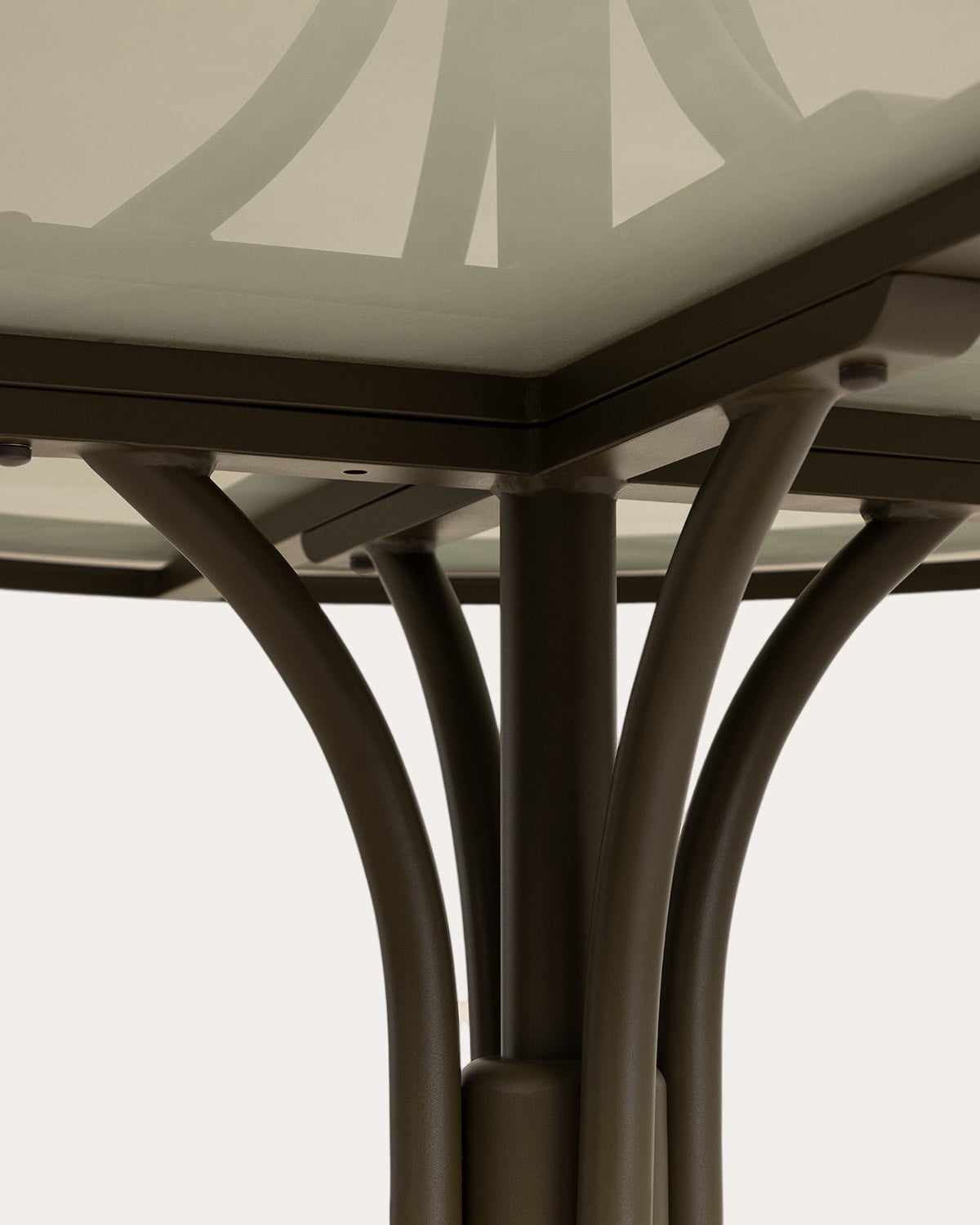 Rundtischset (Ø120 cm) und 4 Gartenstühle aus Metall und Sicherheitsglas Llibet, Galeriebild 6