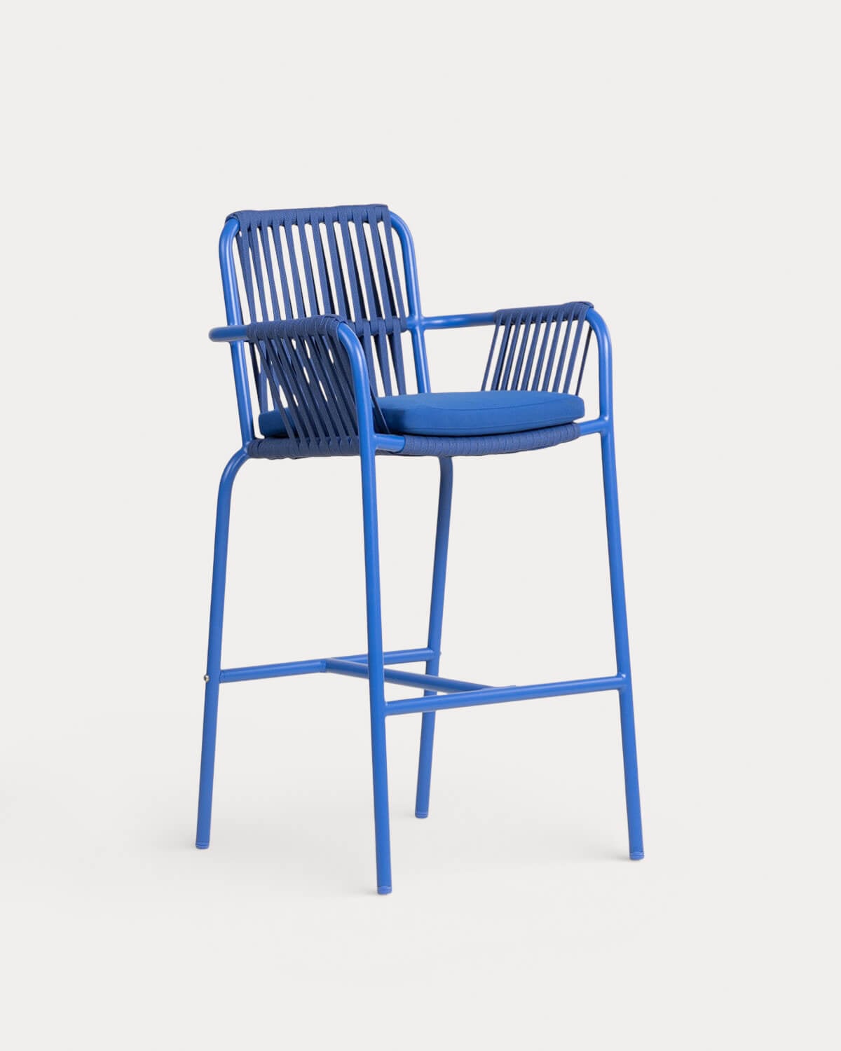 Square Stehtisch-Set (70x70 cm) Zoilo und 2 Aluminium-Hocker (75 cm) Drian für den Außenbereich, Galeriebild 5