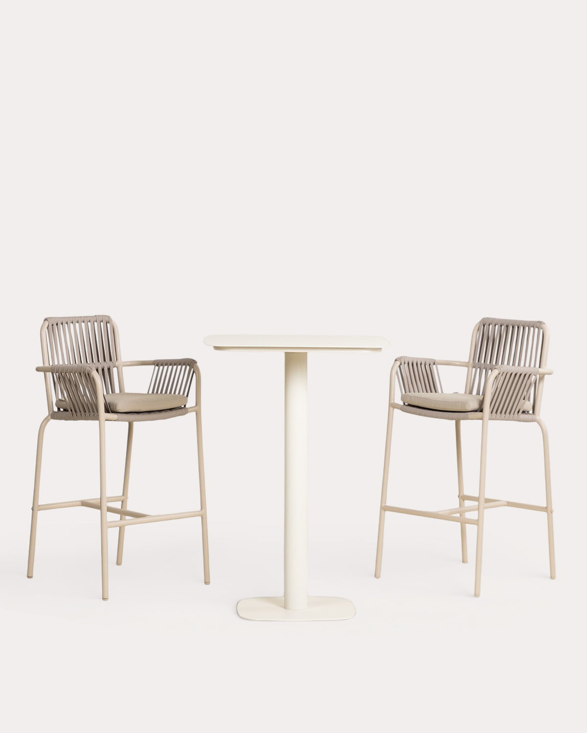 Square Stehtisch-Set (70x70 cm) Zoilo und 2 Aluminium-Hocker (75 cm) Drian für den Außenbereich