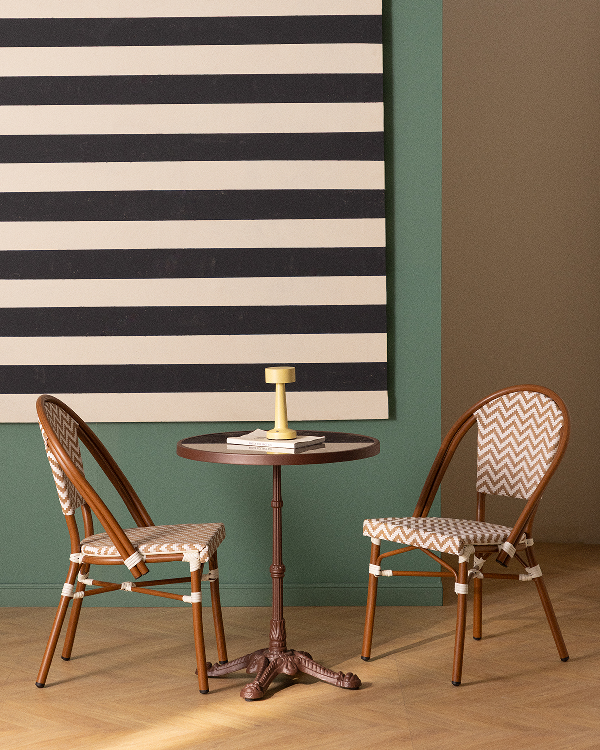 Yona Bistro-Essgruppe mit rundem Tisch (Ø 60 cm) und 2 Stühlen aus Metall und synthetischem Rattan, Galeriebild 2