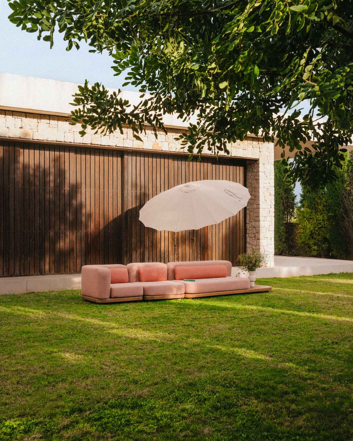 3-Teiliges Modulares Gartensofa-Set Sofa-Modul, Mittelmodul und Eckmodul aus Akazienholz und Stoff Redik, Galeriebild 2