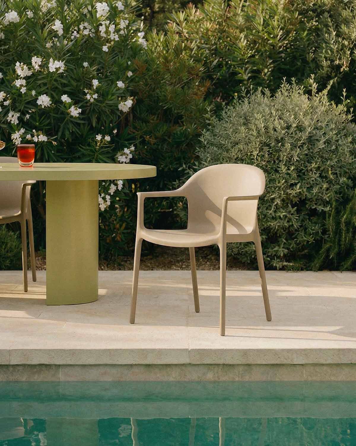 4er-Pack Polypropylen-Gartenstühle mit Armlehnen Juana, Galeriebild 2