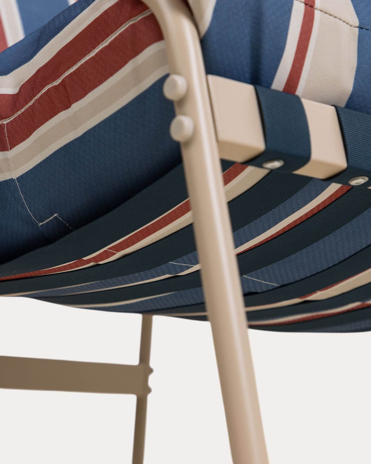 Gartenmöbelset mit 2-Sitzer-Sofa, 2 Sesseln und Couchtisch aus Metall und Stoff Ohiane, Galeriebild 5