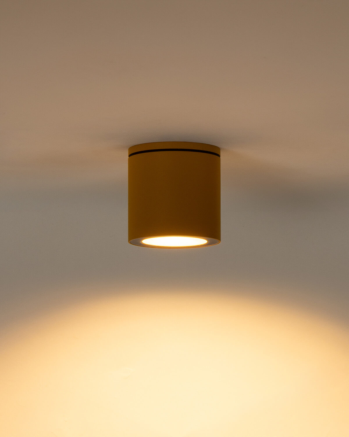 Aluminium-Außendeckenleuchte Montse, Galeriebild 4