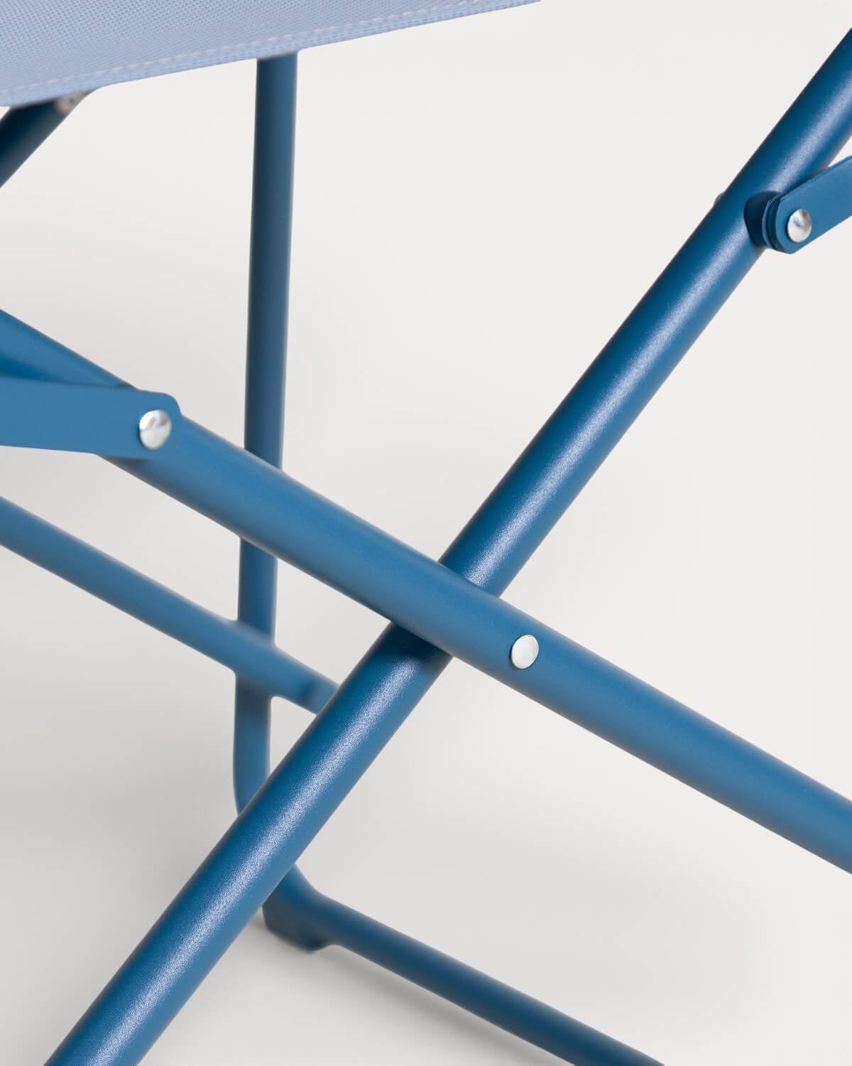 Rechteckiges Tischset (185x85 cm) und 6 Metall- und Stoff-Gartenstühle Bowye, Galeriebild 9