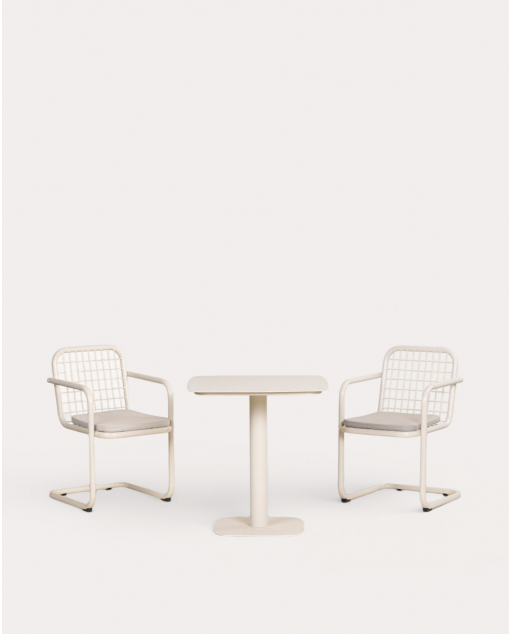 Quadratisches Tischset (70x70 cm) Zoilo und 2 Metall-Gartenstühle mit Armlehnen Biaritz