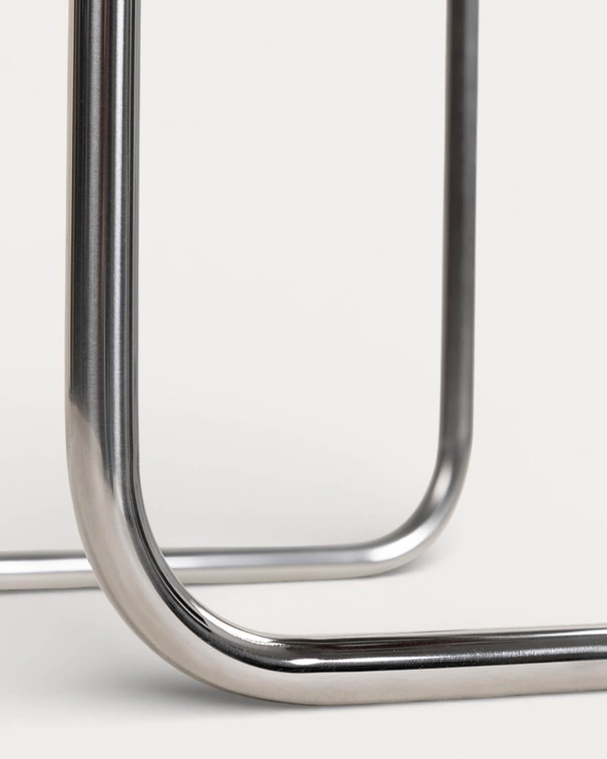 Quadratischer Beistelltisch aus Marmor und Metall (40x40 cm) Nansa, Galeriebild 7