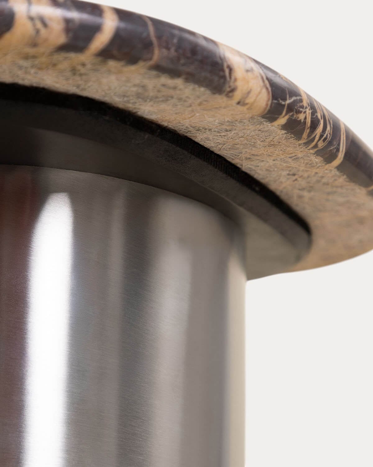 Ovale Metall-Beistelltisch Lahuga, Galeriebild 4