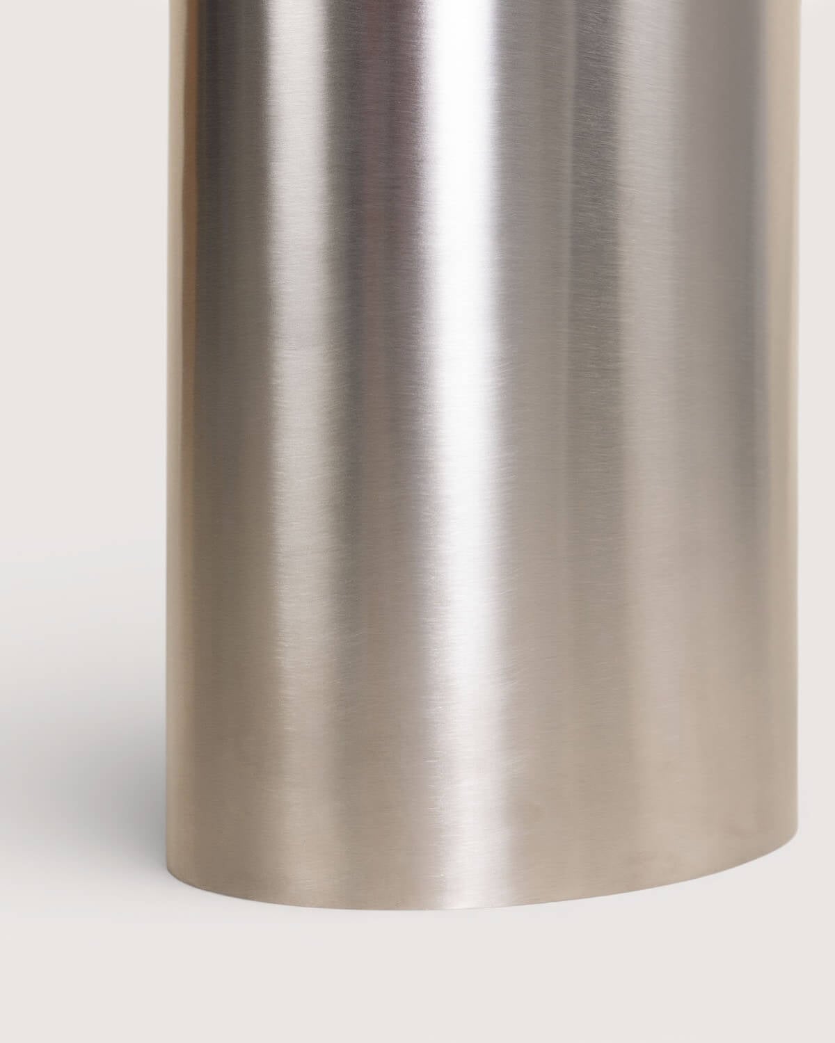 Ovale Metall-Beistelltisch Lahuga, Galeriebild 6